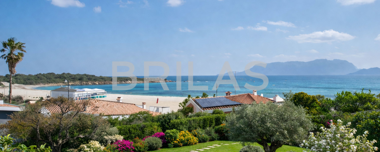 Villa Fronte Mare a Pittulongu (Olbia) - Ottima Posizione con Potenziale di Ristrutturazione