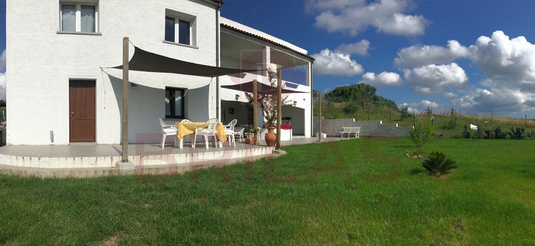 Gallura: a villa immersed in an oasis of peace with B&B potential.