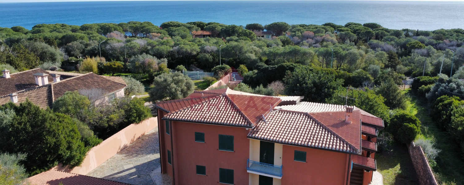 Villa con ampio giardino a pochi passi dalla spiaggia