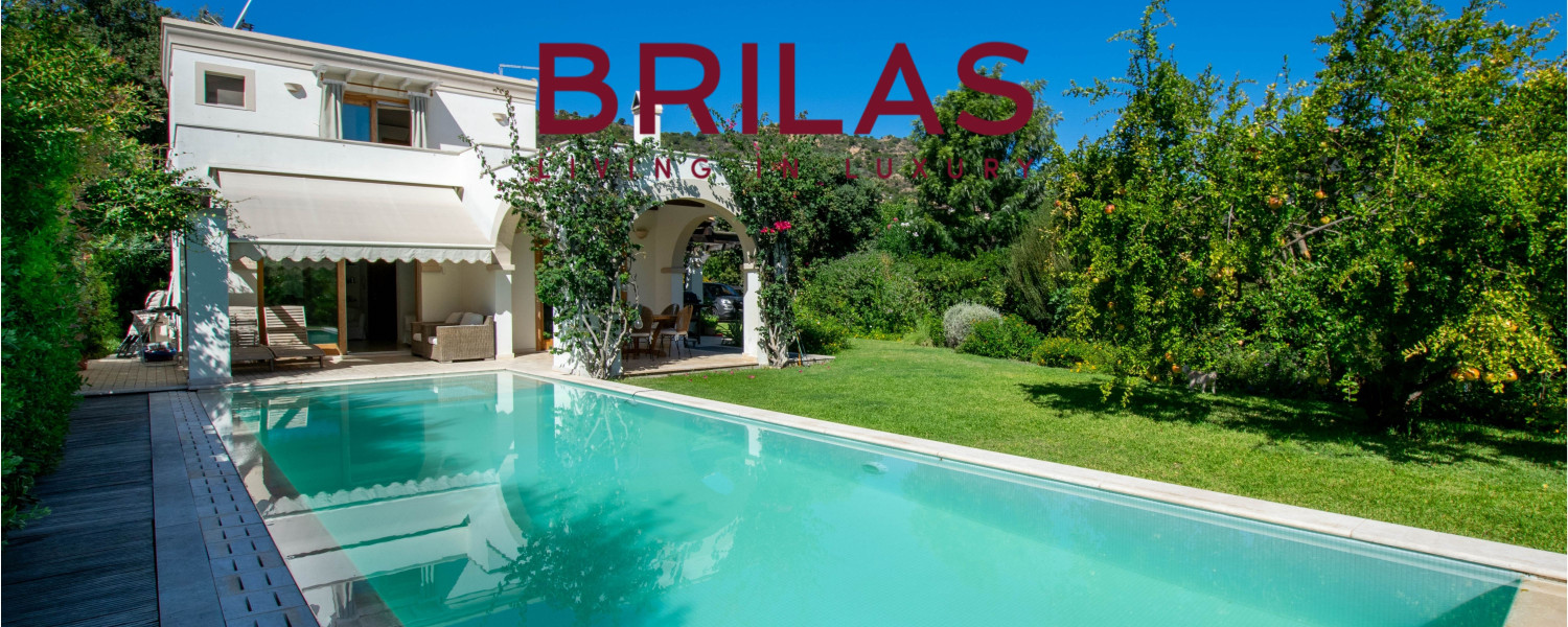 Elegante villa con piscina a Is Molas