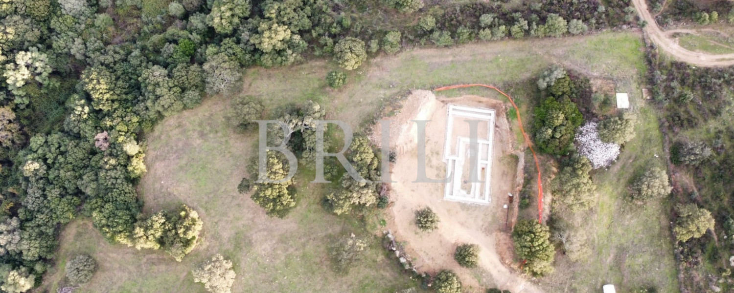 Terreno per casa colonica con piscina