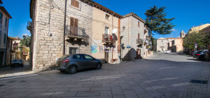 Palazzina terra-cielo in centro storico a Luras