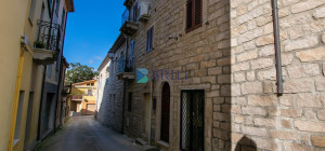 Palazzina terra-cielo in centro storico a Luras