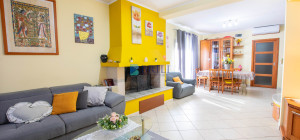 Casa indipendente su due livelli con giardino