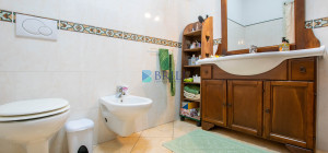 Casa indipendente su due livelli con giardino