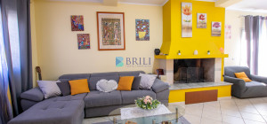 Casa indipendente su due livelli con giardino