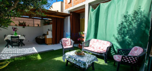 Casa indipendente su due livelli con giardino
