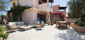 Apartment with private garden near the beach