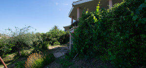 Villa Fronte Mare a Pittulongu (Olbia) - Ottima Posizione con Potenziale di Ristrutturazione