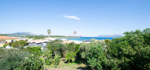 Villa Fronte Mare a Pittulongu (Olbia) - Ottima Posizione con Potenziale di Ristrutturazione