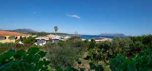 Villa Fronte Mare a Pittulongu (Olbia) - Ottima Posizione con Potenziale di Ristrutturazione