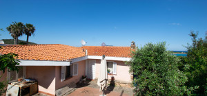 Villa Fronte Mare a Pittulongu (Olbia) - Ottima Posizione con Potenziale di Ristrutturazione