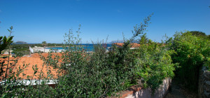 Villa Fronte Mare a Pittulongu (Olbia) - Ottima Posizione con Potenziale di Ristrutturazione