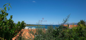 Villa Fronte Mare a Pittulongu (Olbia) - Ottima Posizione con Potenziale di Ristrutturazione