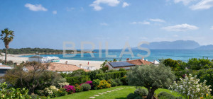 Villa Fronte Mare a Pittulongu (Olbia) - Ottima Posizione con Potenziale di Ristrutturazione