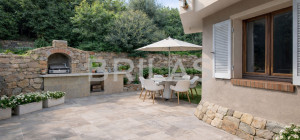 Villa Fronte Mare a Pittulongu (Olbia) - Ottima Posizione con Potenziale di Ristrutturazione