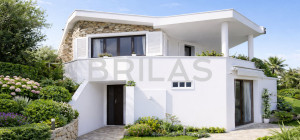 Villa Fronte Mare a Pittulongu (Olbia) - Ottima Posizione con Potenziale di Ristrutturazione