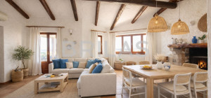 Villa Fronte Mare a Pittulongu (Olbia) - Ottima Posizione con Potenziale di Ristrutturazione