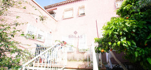 Golfo Aranci: Large villa to renovate between two beaches