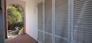 Golfo Aranci: Large villa to renovate between two beaches