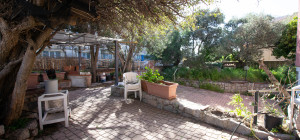 Golfo Aranci: Large villa to renovate between two beaches