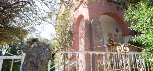 Golfo Aranci: Large villa to renovate between two beaches