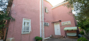 Golfo Aranci: Large villa to renovate between two beaches
