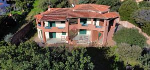 Villa con ampio giardino a pochi passi dalla spiaggia