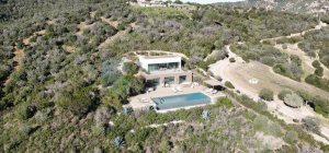 Villa al rustico con un ettaro vicino ad Olbia