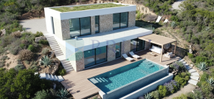 Villa al rustico con un ettaro vicino ad Olbia