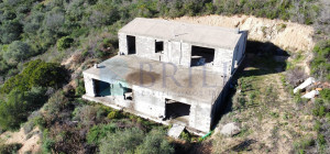 Villa al rustico con un ettaro vicino ad Olbia