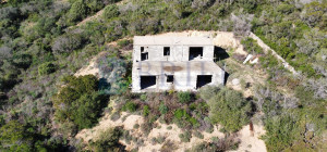 Villa al rustico con un ettaro vicino ad Olbia