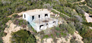 Villa al rustico con un ettaro vicino ad Olbia