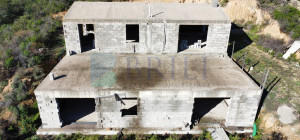 Villa al rustico con un ettaro vicino ad Olbia