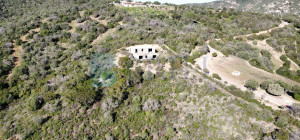 Villa al rustico con un ettaro vicino ad Olbia
