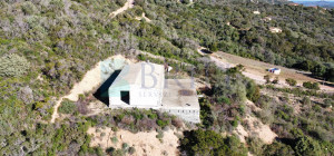 Villa al rustico con un ettaro vicino ad Olbia