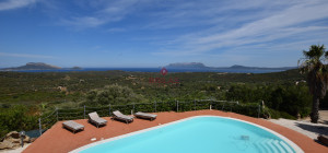 Villa with swimming pool with seaview in Suiles