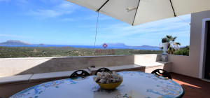 Villa with swimming pool with seaview in Suiles