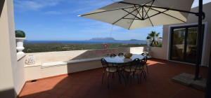 Villa with swimming pool with seaview in Suiles