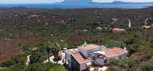 Villa with swimming pool with seaview in Suiles