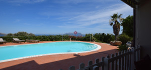 Villa with swimming pool with seaview in Suiles