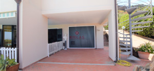 Villa with swimming pool with seaview in Suiles