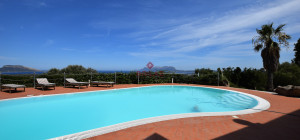 Villa with swimming pool with seaview in Suiles