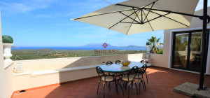 Villa with swimming pool with seaview in Suiles