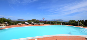 Villa with swimming pool with seaview in Suiles