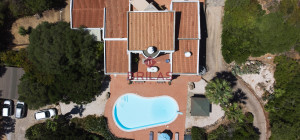 Villa with swimming pool with seaview in Suiles