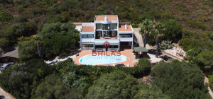 Villa with swimming pool with seaview in Suiles