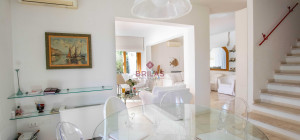 Elegante villa con piscina a Is Molas