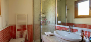 Elegante villa con piscina a Is Molas