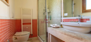 Elegante villa con piscina a Is Molas